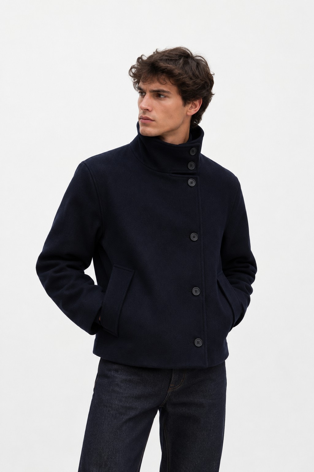The Wool Jacket portée, col montant